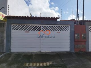 Casa Reformada à Venda no Bairro Jabotiana Com 3 Dormitórios Sendo 1 Suíte.