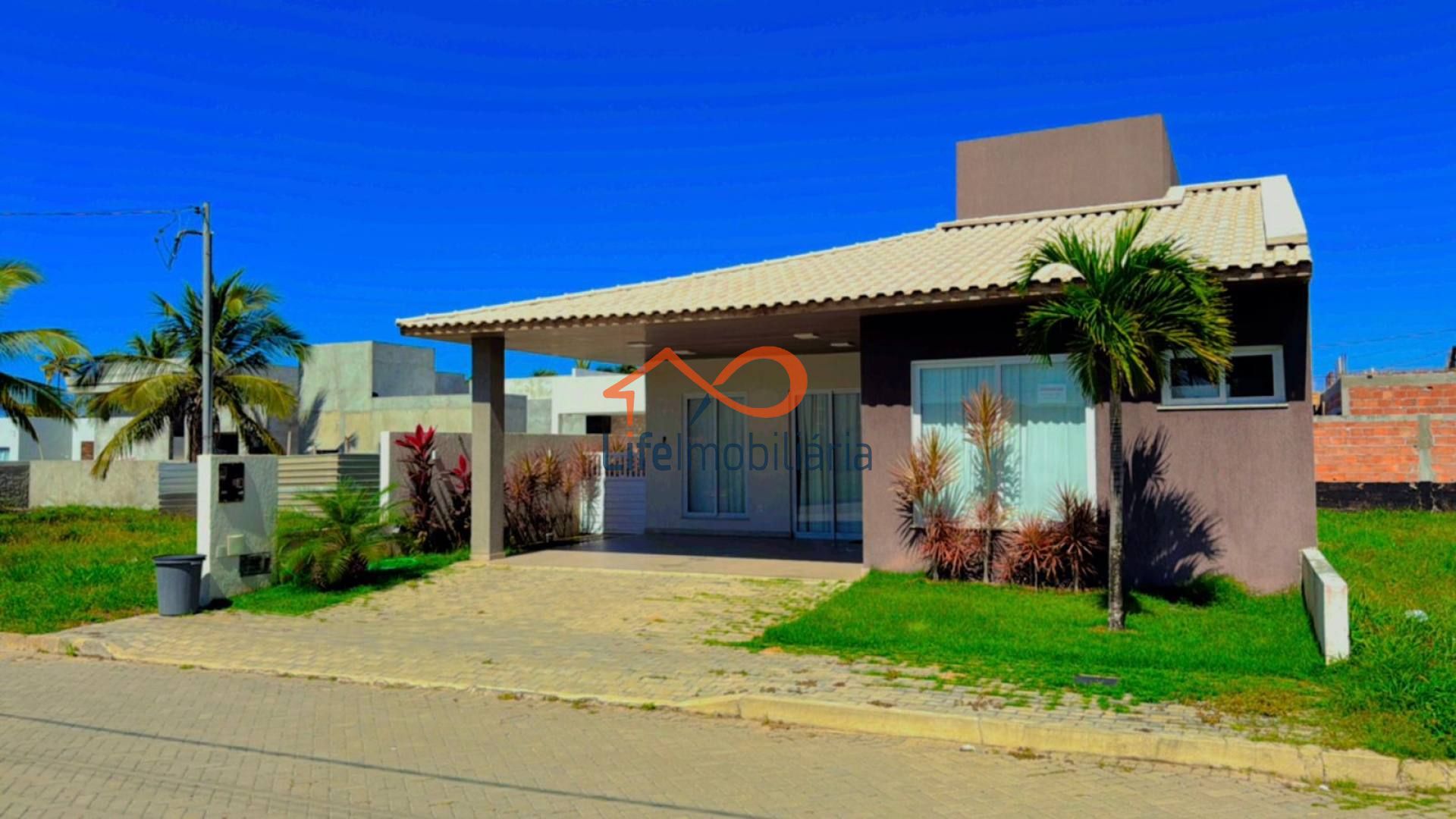 Linda Casa no Condomínio Maluí Residence à Venda com 3 Dormitórios Sendo todos Suítes, 4 Vagas de Garagens e 240m², na Barra dos Coqueiros.