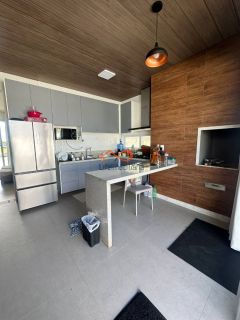 Linda Casa no Condomínio Maluí Residence à Venda com 3 Dormitórios Sendo todos Suítes, 4 Vagas de Garagens e 240m², na Barra dos Coqueiros.