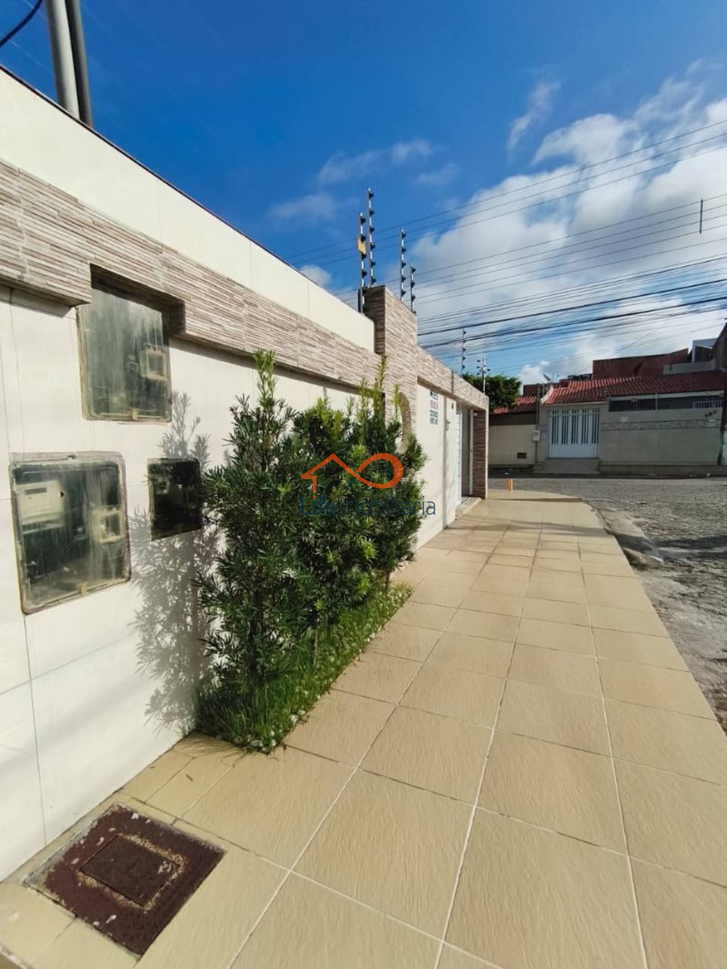 CASA COM 4/4 À VENDA NA FAROLÂNDIA/ AUGUSTO FRANCO