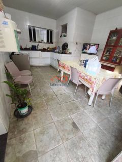 CASA COM 4/4 À VENDA NA FAROLÂNDIA/ AUGUSTO FRANCO