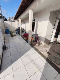 CASA COM 4/4 À VENDA NA FAROLÂNDIA/ AUGUSTO FRANCO