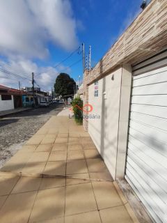 CASA COM 4/4 À VENDA NA FAROLÂNDIA/ AUGUSTO FRANCO