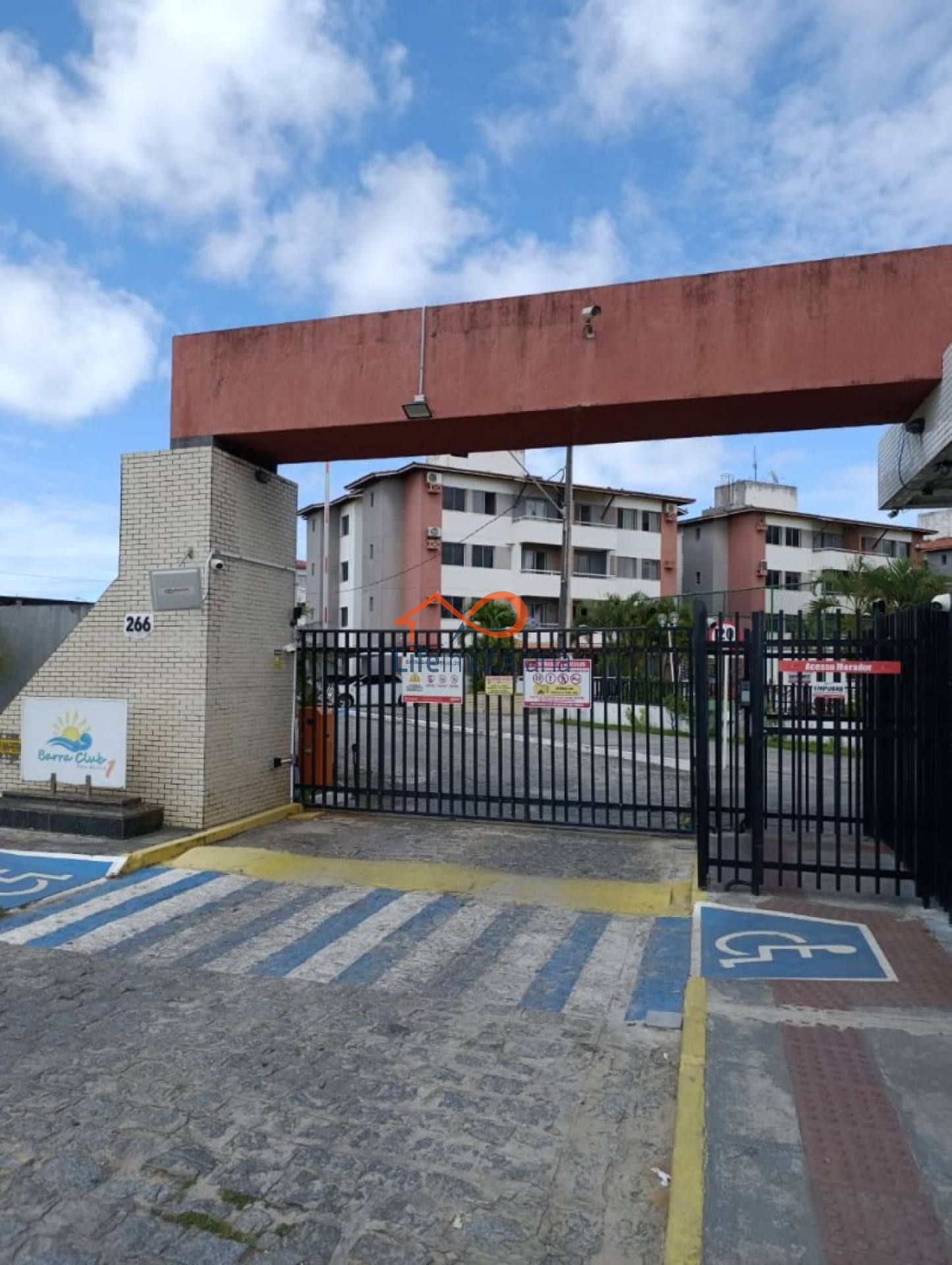 APARTAMENTO À VENDA NO BARRA CLUB 1, NA BARRA DOS COQUEIROS