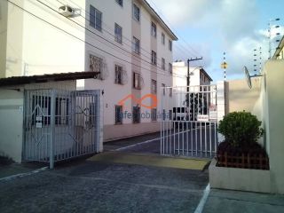Apartamento à venda no Condomínio Praias do Forte na Farolândia / Augusto Franco