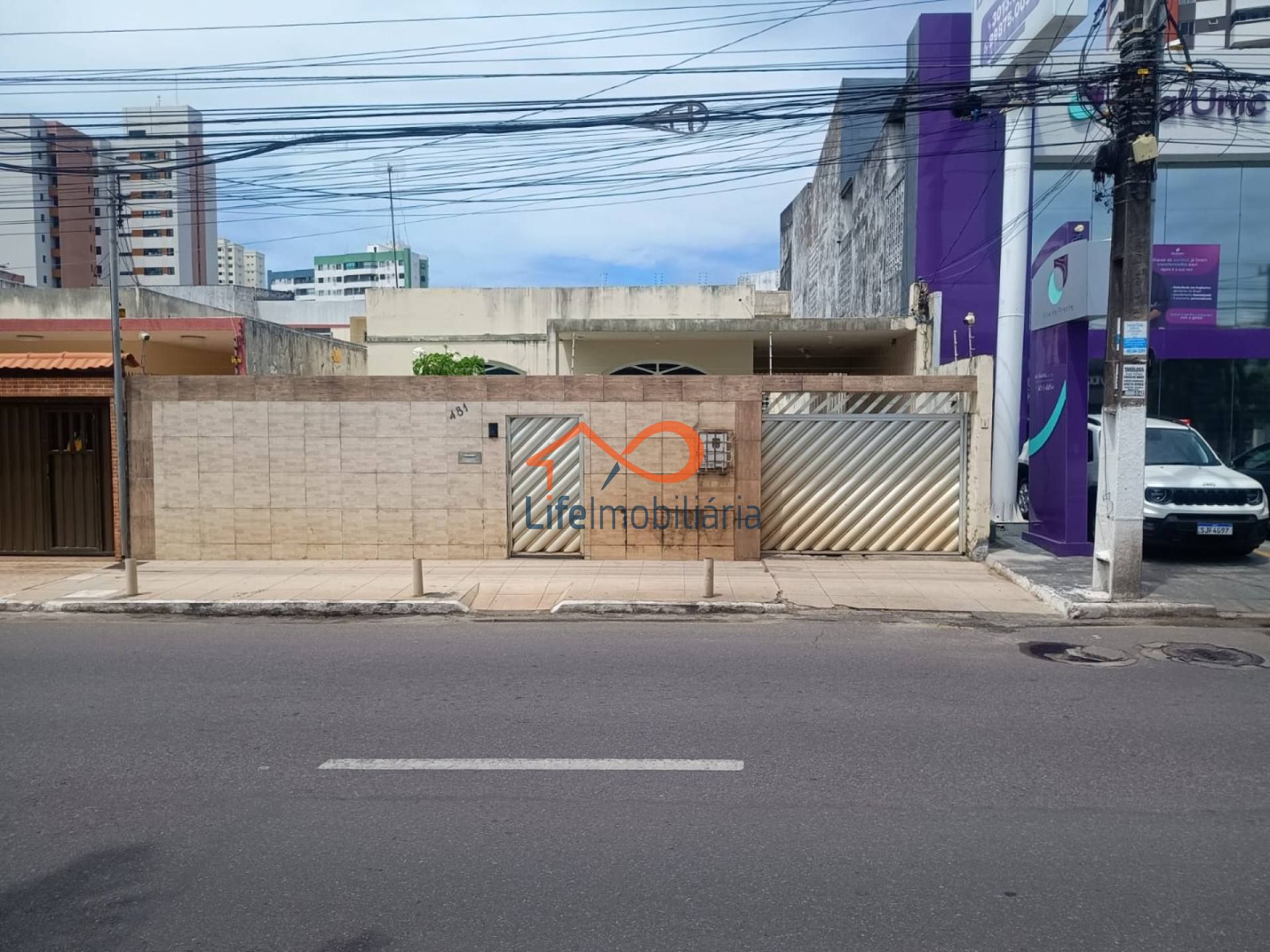 Casa à Venda na Av. Francisco Porto Com 5 Dormitórios Sendo 2 Suites, Grageru