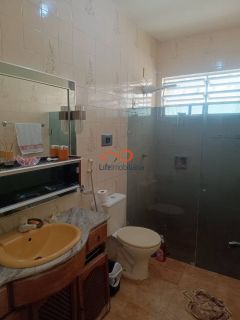 Casa à Venda na Av. Francisco Porto Com 5 Dormitórios Sendo 2 Suites, Grageru