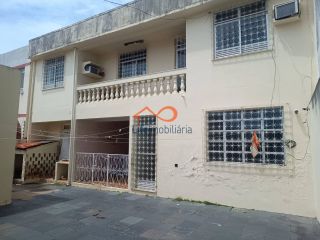 Casa à Venda na Av. Francisco Porto Com 5 Dormitórios Sendo 2 Suites, Grageru