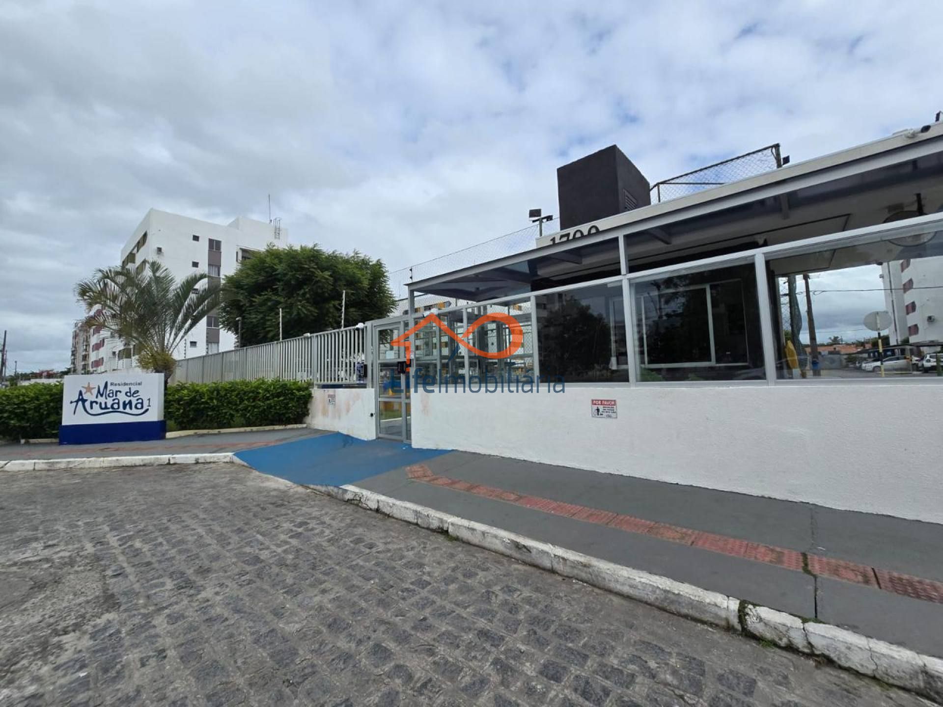 Apartamento à Venda no Condomínio Mar de Aruana I - Com 3 Dormitórios Sendo 1 Suíte