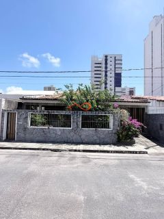 Casa à venda no Bairro Grageru