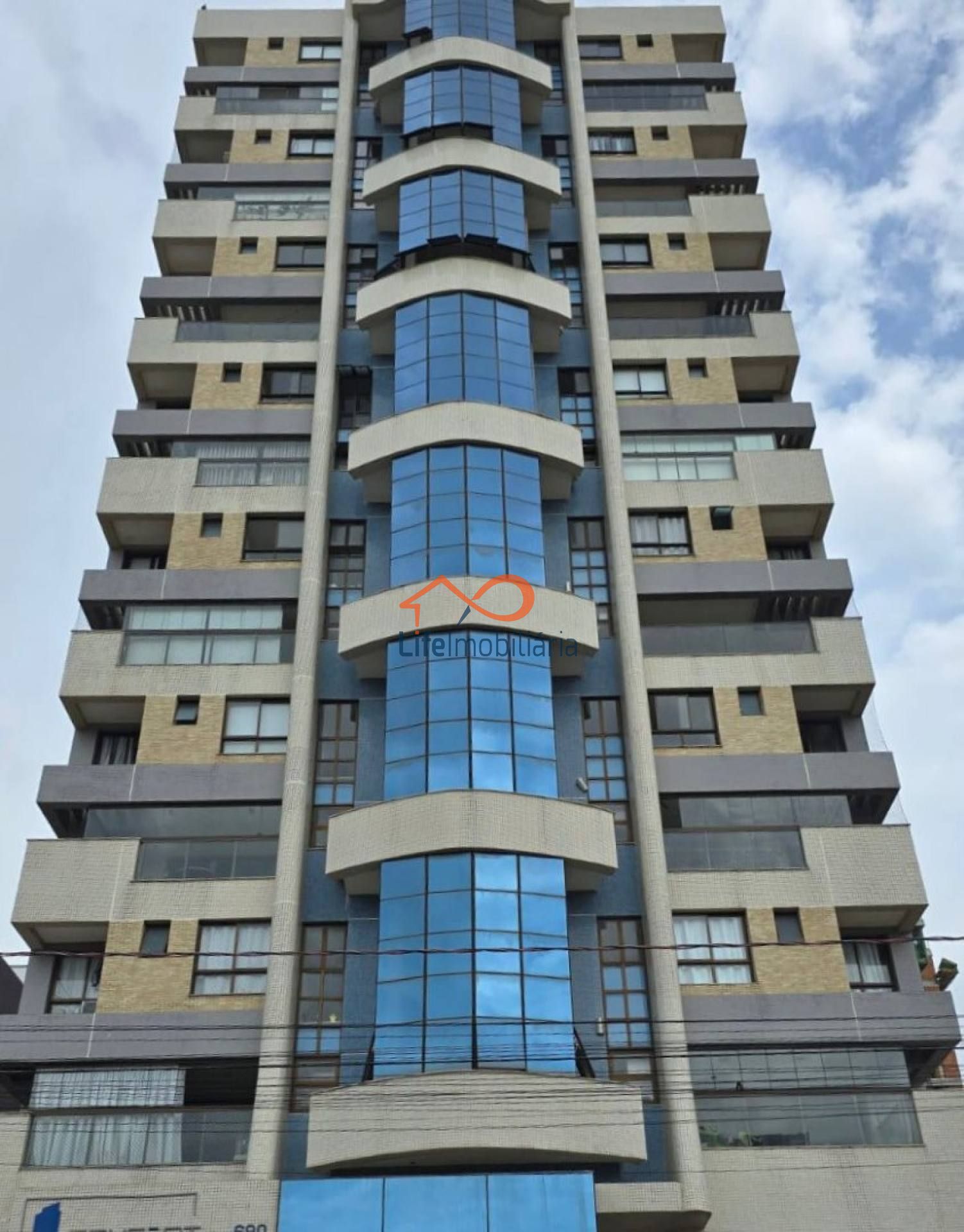 Apartamento à venda no Condomínio Concept Tower na Atalaia