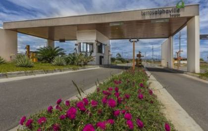 Casa Para Alugar no Condomínio Terras Alphaville I - Com 3/4 Sendo 1 Suíte - Varanda e Area de Lazer Completa.