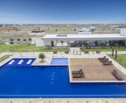 Casa Para Alugar no Condomínio Terras Alphaville I - Com 3/4 Sendo 1 Suíte - Varanda e Area de Lazer Completa.