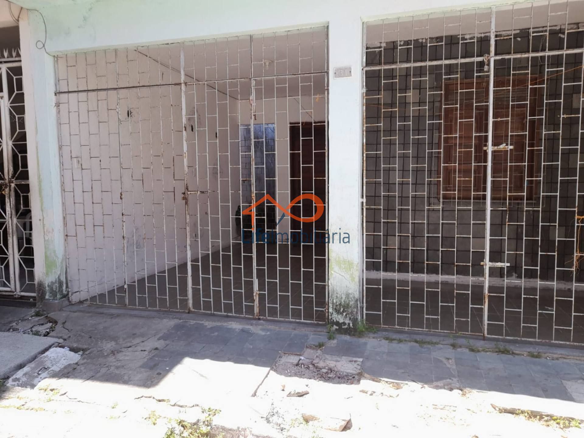 CASA À VENDA COM 3/4 NO BAIRRO GRAGERU