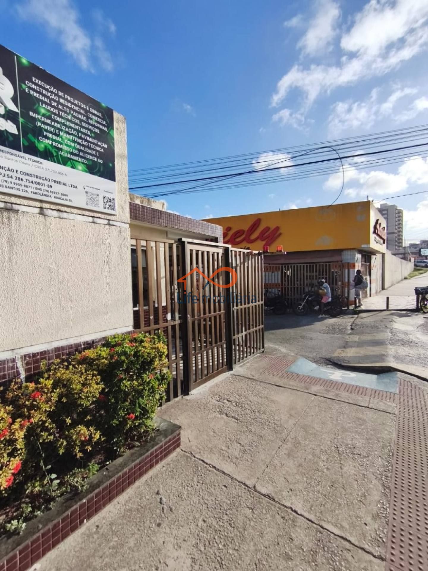 Apartamento à Venda no Condomínio Pinheiros Com 3 Dormitórios - Ponto Novo