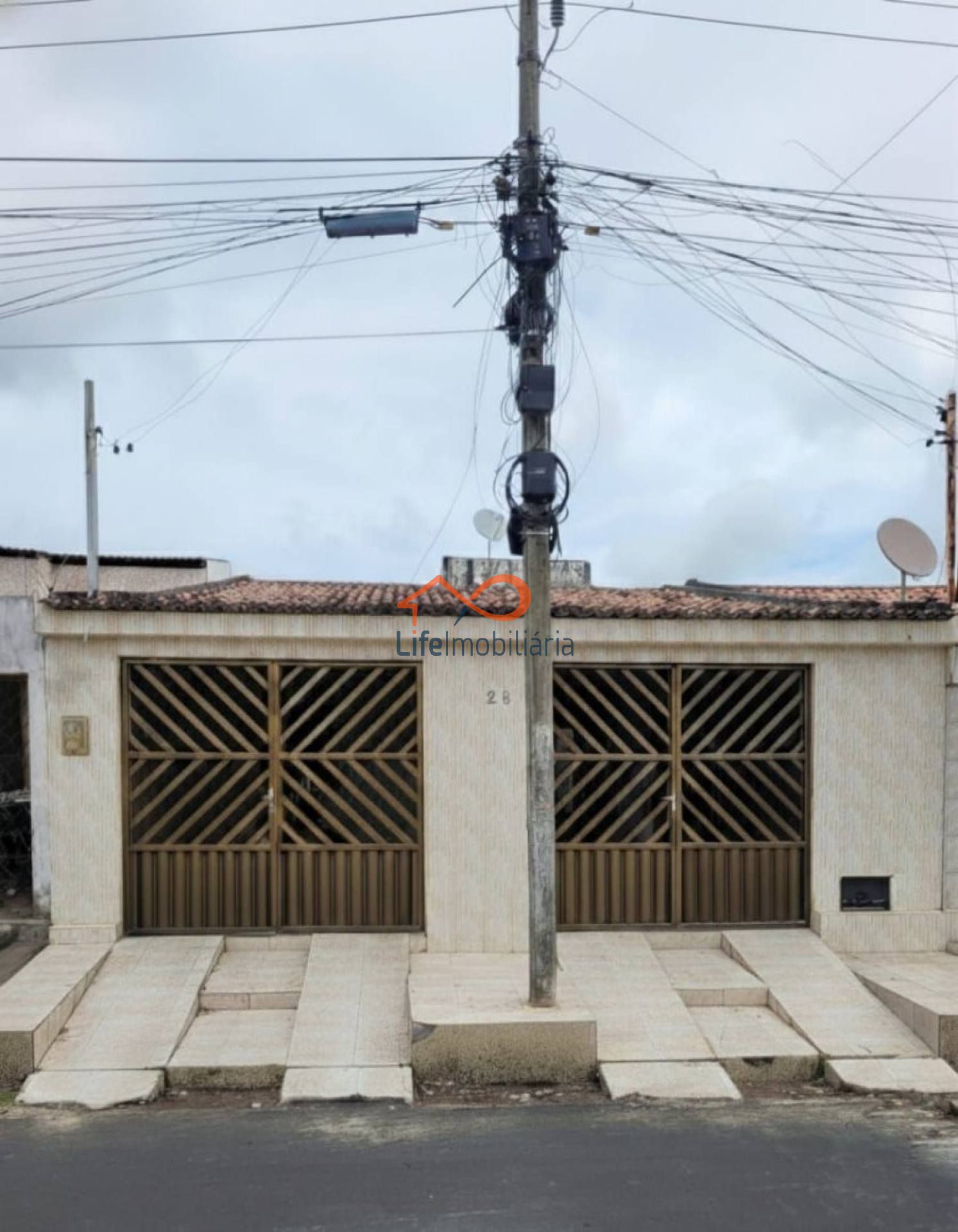 Casa à venda Com 2 Dormitórios Sendo Um Suíte e 135m² no Marcos Freire II em Nossa Senhora do Socorro-SE
