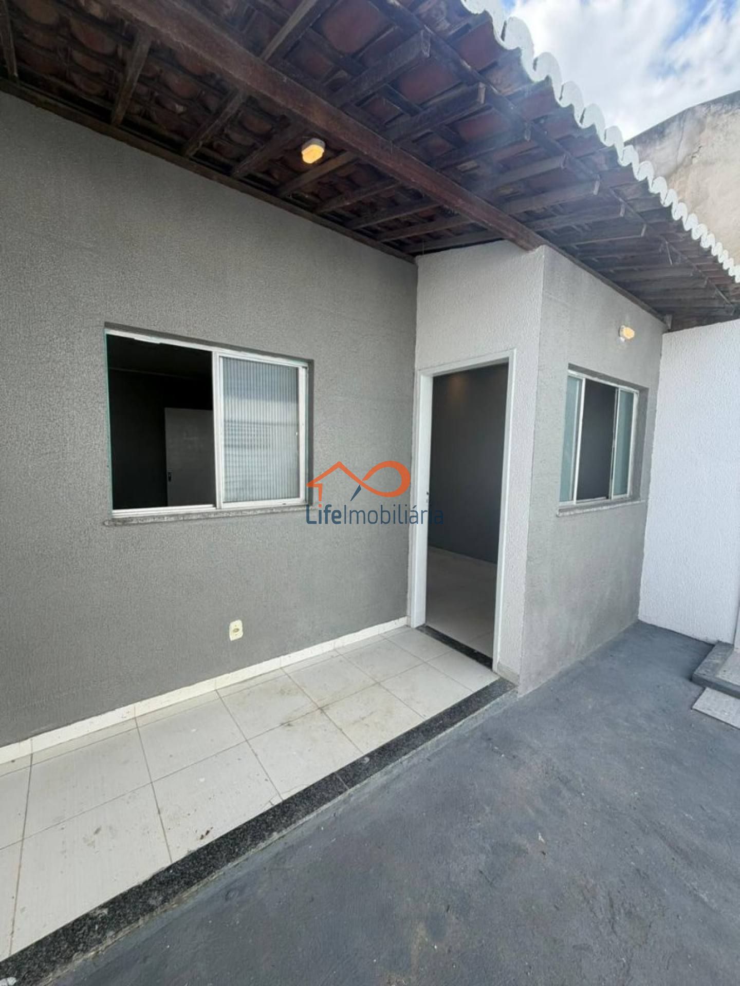 CASA À VENDA – SANTA CECÍLIA | RECÉM REFORMADA E DESOCUPADA