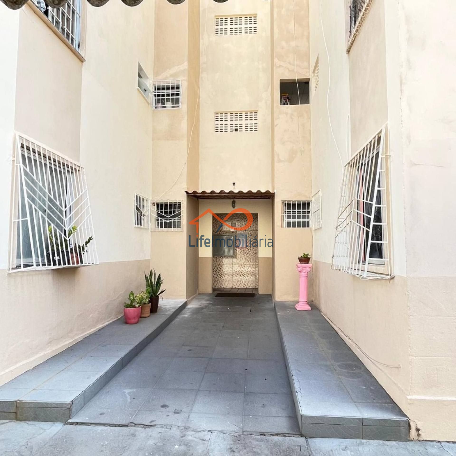 Apartamento à venda no Condomínio Praias Do Forte na Farolândia Conj. Augusto Franco