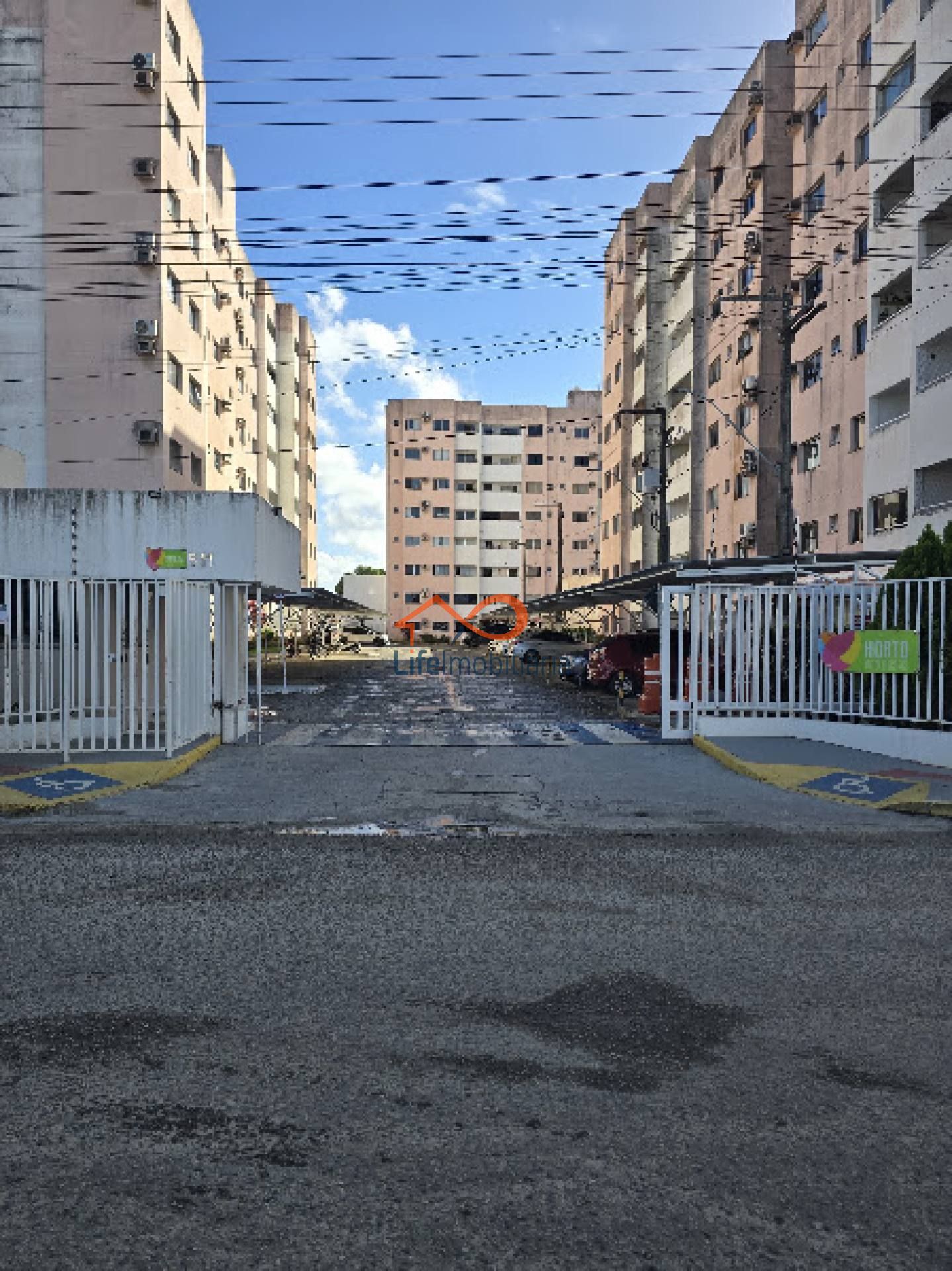 Apartamento à venda no 5º andar no Condomínio Residencial Horto das Rosas em São Cristóvão - SE