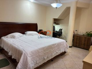 VENDE-SE CASA DE ALTO PADRÃO NO BAIRRO SUÍSSA