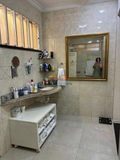 VENDE-SE CASA DE ALTO PADRÃO NO BAIRRO SUÍSSA