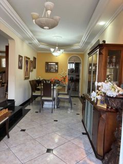 VENDE-SE CASA DE ALTO PADRÃO NO BAIRRO SUÍSSA
