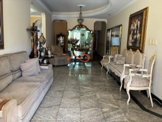 VENDE-SE CASA DE ALTO PADRÃO NO BAIRRO SUÍSSA