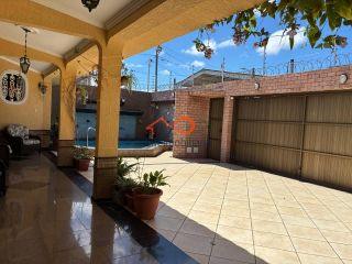 VENDE-SE CASA DE ALTO PADRÃO NO BAIRRO SUÍSSA