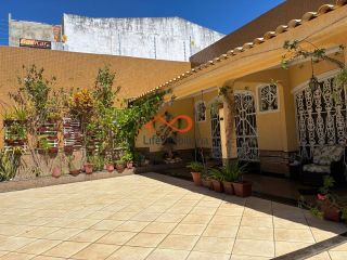VENDE-SE CASA DE ALTO PADRÃO NO BAIRRO SUÍSSA