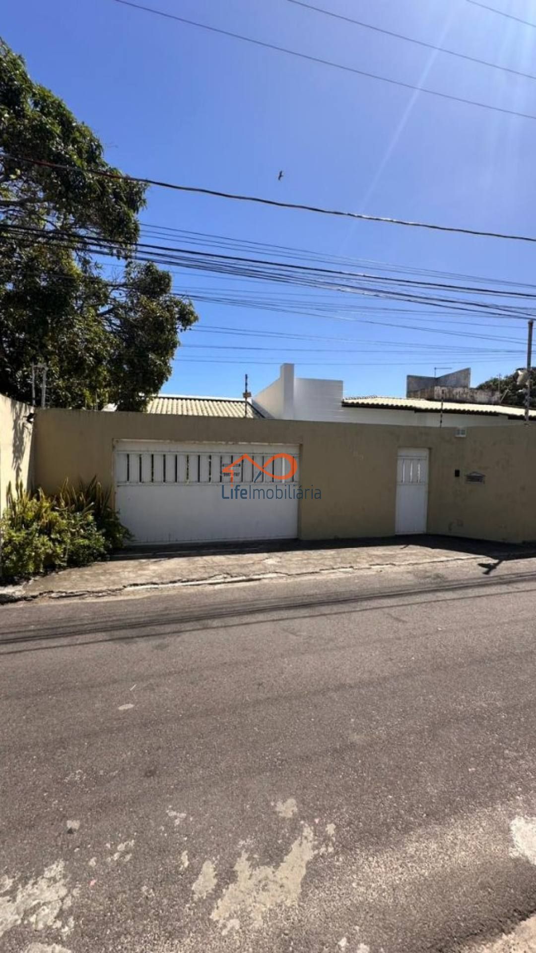 Casa à venda na Farolândia - 566m² 4/4 e 3 Suítes