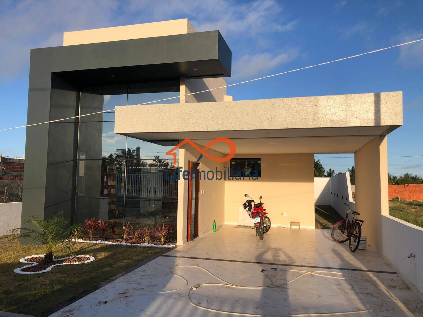 Bela Casa à venda em Cond pé na areia - Sol e Praia - Barra dos Coqueiros.
