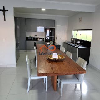 Linda Casa próxima ao Shopping Sul - Lado Sombra - 435m²
