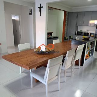 Linda Casa próxima ao Shopping Sul - Lado Sombra - 435m²