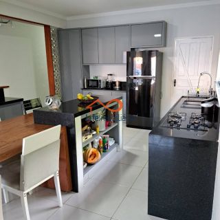 Linda Casa próxima ao Shopping Sul - Lado Sombra - 435m²