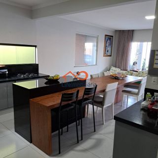 Linda Casa próxima ao Shopping Sul - Lado Sombra - 435m²