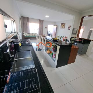Linda Casa próxima ao Shopping Sul - Lado Sombra - 435m²
