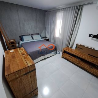 Linda Casa próxima ao Shopping Sul - Lado Sombra - 435m²