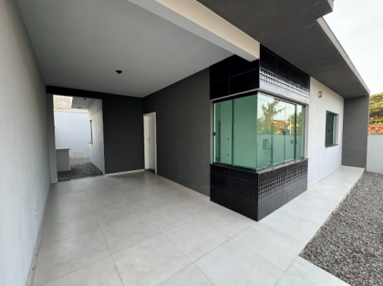 CASA COM EXCELENTE PADRÃO DE ACABAMENTO