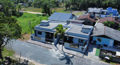 CASA COM EXCELENTE PADRÃO DE ACABAMENTO