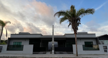 CASA COM EXCELENTE PADRÃO DE ACABAMENTO