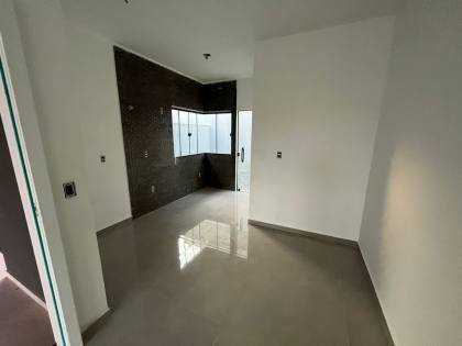 CASA COM EXCELENTE PADRÃO DE ACABAMENTO