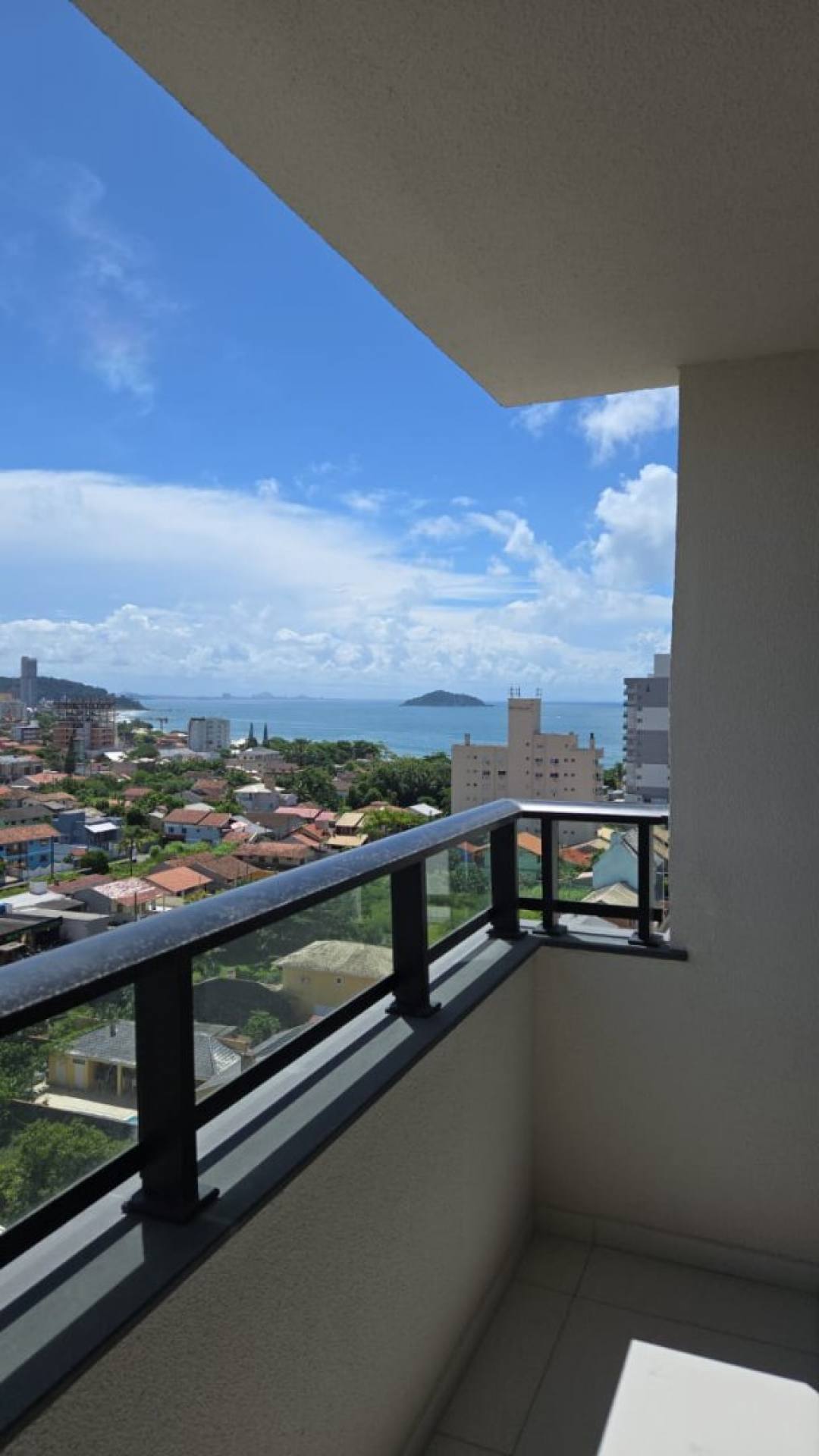 Apartamento com 3 Dormitórios Vista Mar