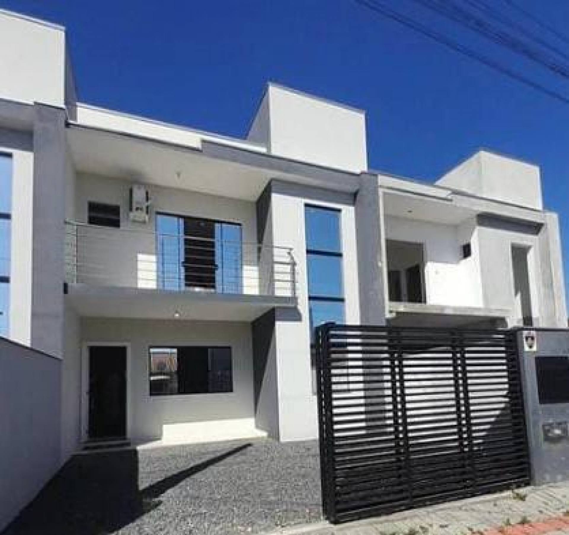 SOBRADO MOBILIADO A 950 METROS DA PRAIA