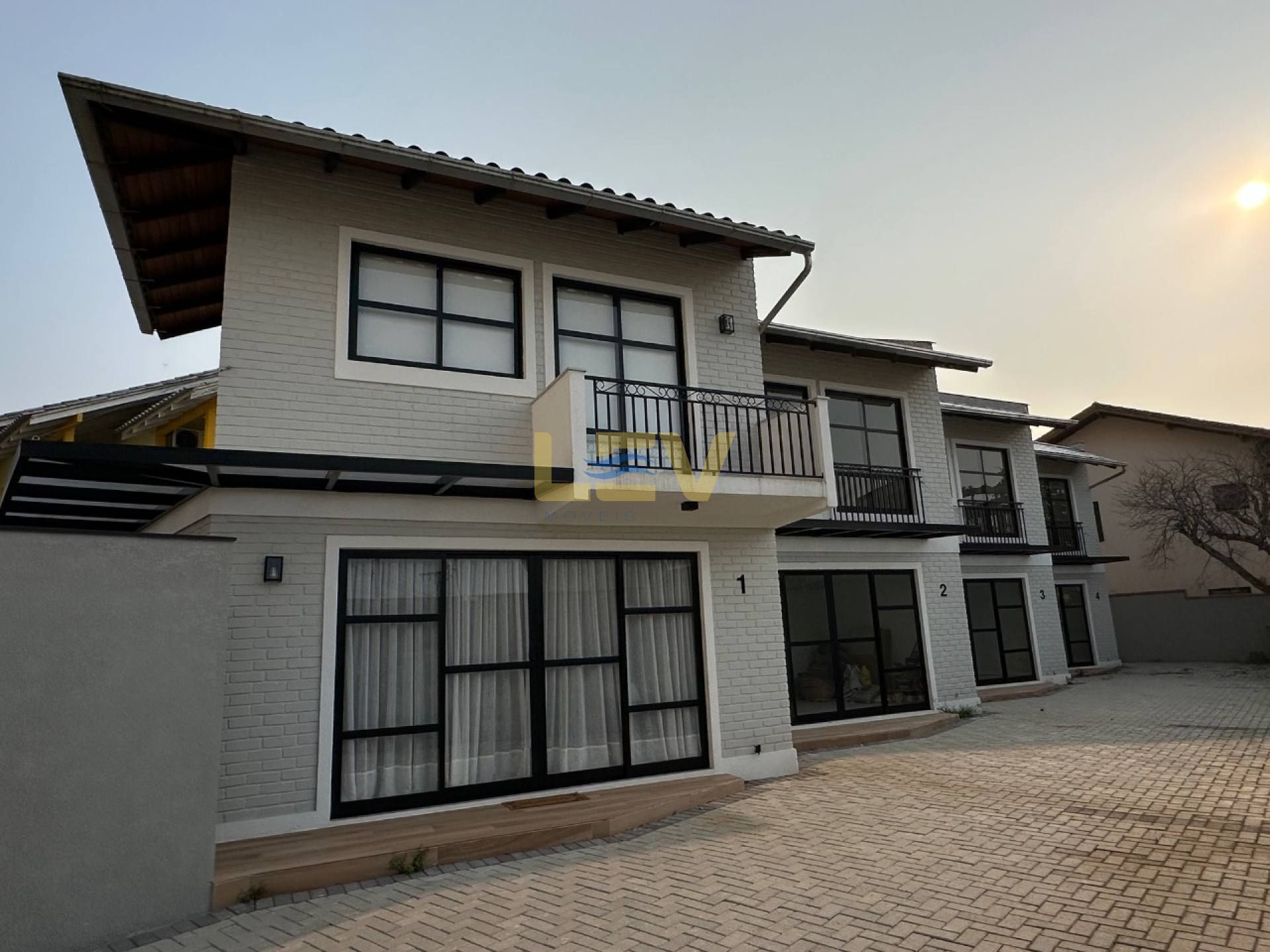 Sobrado Mobiliado em condomínio fechado – Praia da Armação, Penha-SC