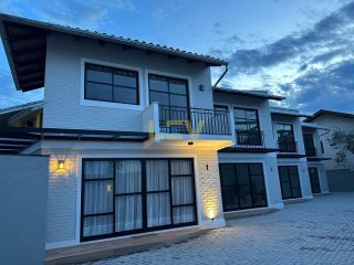 Sobrado Mobiliado em condomínio fechado – Praia da Armação, Penha-SC