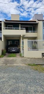 Sobrado amplo no Centro de Penha com área externa e excelente localização