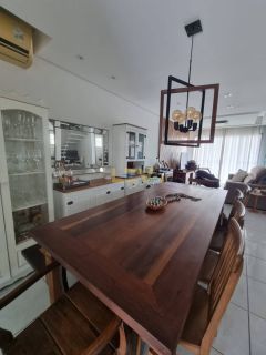 Sobrado amplo no Centro de Penha com área externa e excelente localização