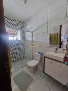 Sobrado amplo no Centro de Penha com área externa e excelente localização