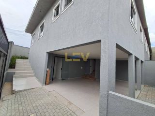 Casa de Esquina à Venda