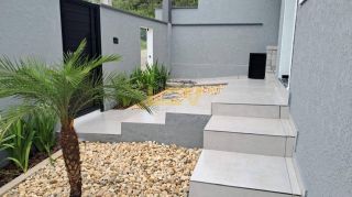 Casa de Esquina à Venda